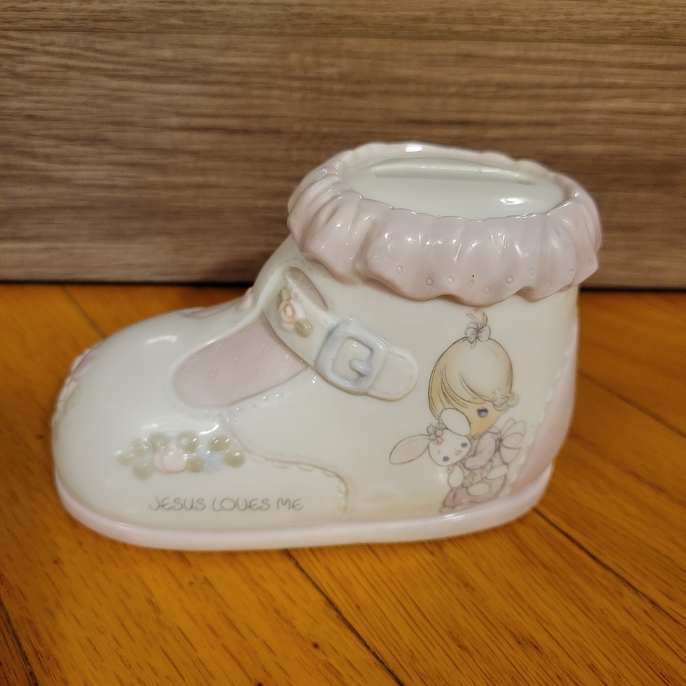 Precious Moments "Jesus Loves Me" Baby Girl Shoe Coin Bank 1994